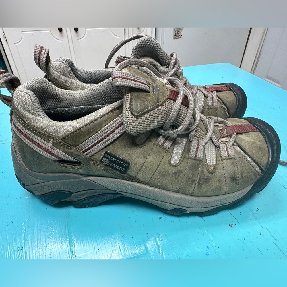 Keen hiking shoes